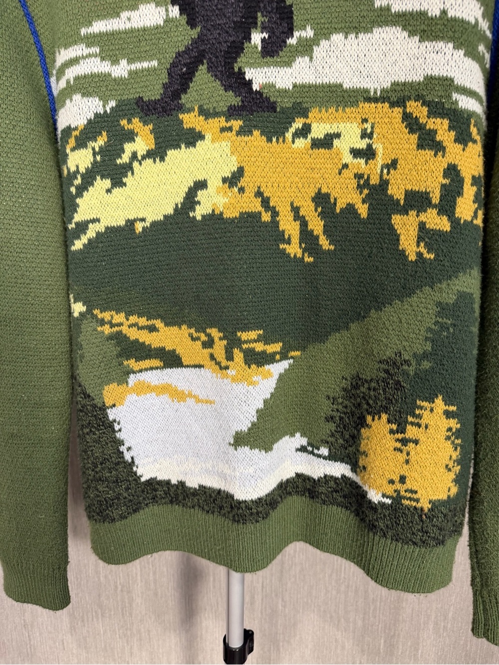 Lucky Brand Olive Scenic Big Foot Crewneck Sweater with Blue Trim Size Medium - Picture 9 of 16